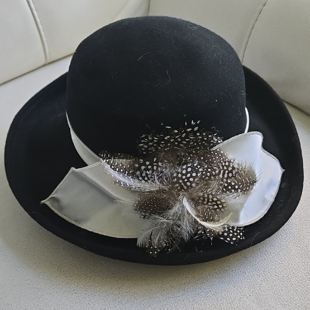 Temptations Black and White Feathered Hat